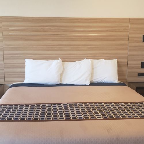 Regency Inn & Suites Downey